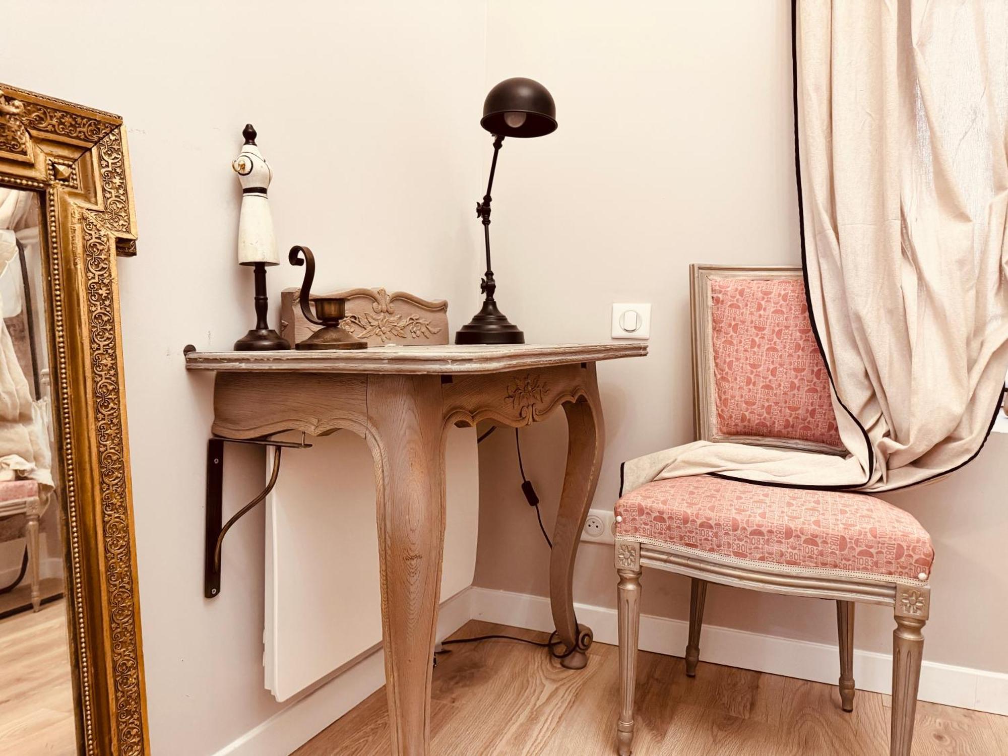 Le Tailleur, Centre Historique, Fibre, Climatisation, Ess, Rez-de-chaussee, Bedinshop * Romans-sur-Isere